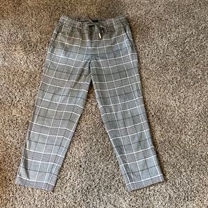 Sz Small Banana Republic Hayden Plaid cropped pant. Elastic waist, drawstring.